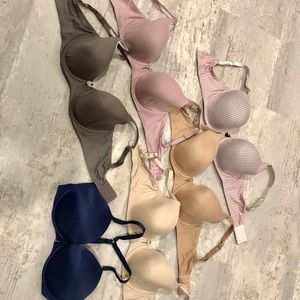 ❤️❤️S O L D ❤️❤️Victoria’s Secret 36DD Demi bras